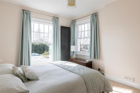5 bedroom Detached house for sale in Selsdon Road, South Croydon