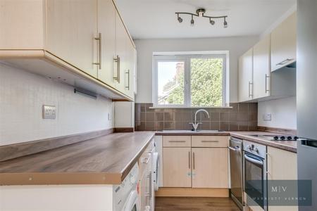 2 bedroom Flat for sale in St. Augustines Avenue, South Croydon