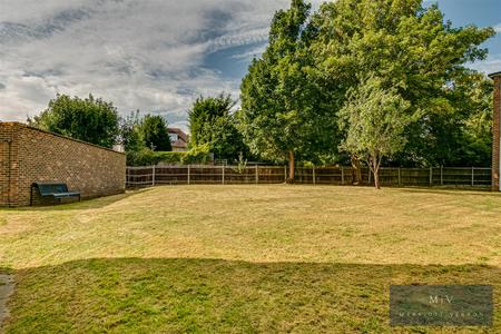 2 bedroom Flat for sale in St. Augustines Avenue, South Croydon