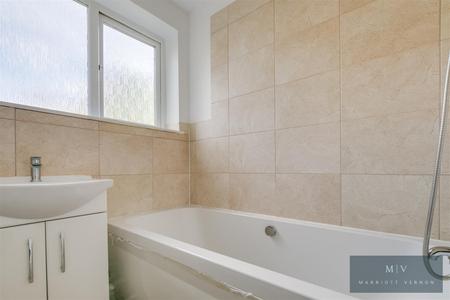2 bedroom Flat for sale in St. Augustines Avenue, South Croydon