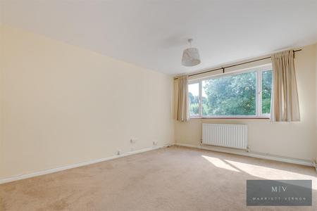 2 bedroom Flat for sale in St. Augustines Avenue, South Croydon