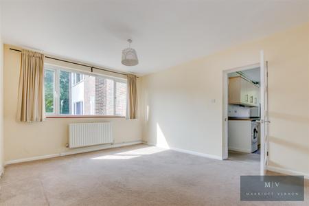 2 bedroom Flat for sale in St. Augustines Avenue, South Croydon