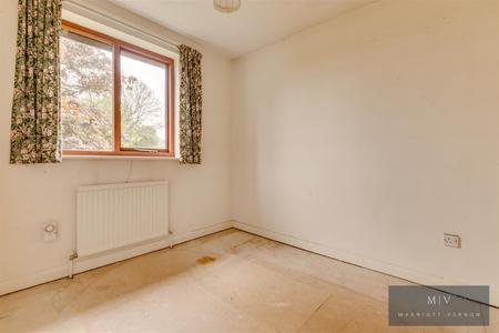 4 bedroom Detached house for sale in Maywater Close, South Croydon