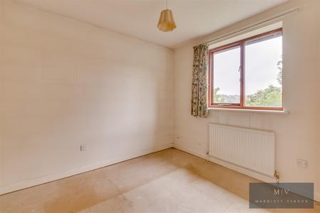 4 bedroom Detached house for sale in Maywater Close, South Croydon