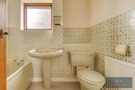 4 bedroom Detached house for sale in Maywater Close, South Croydon