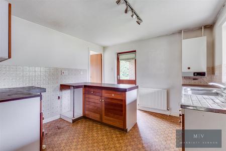 4 bedroom Detached house for sale in Maywater Close, South Croydon
