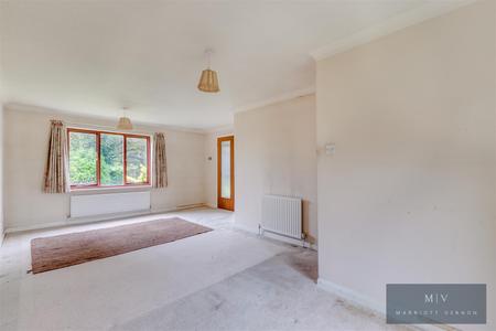 4 bedroom Detached house for sale in Maywater Close, South Croydon