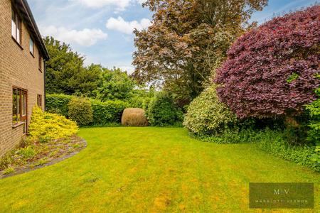 4 bedroom Detached house for sale in Maywater Close, South Croydon