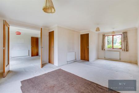 4 bedroom Detached house for sale in Maywater Close, South Croydon