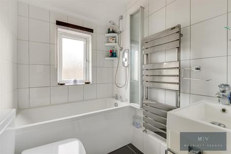 2 bedroom Semi-detached house for sale in Alexandra Road, Warlingham