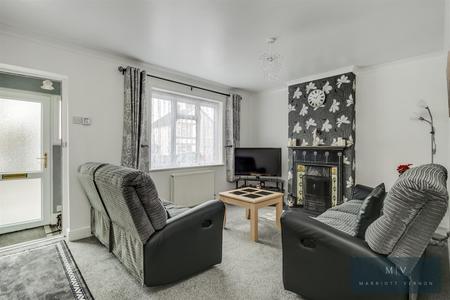 2 bedroom Semi-detached house for sale in Alexandra Road, Warlingham