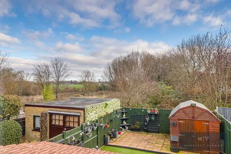 2 bedroom Semi-detached house for sale in Alexandra Road, Warlingham
