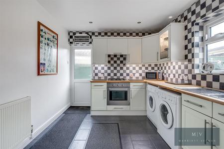 2 bedroom Semi-detached house for sale in Alexandra Road, Warlingham