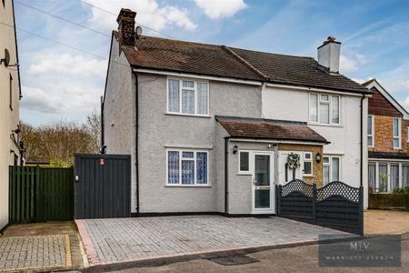 2 bedroom Semi-detached house for sale in Alexandra Road, Warlingham