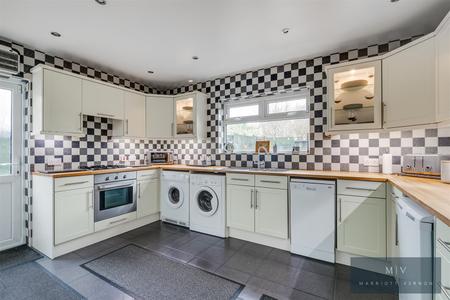 2 bedroom Semi-detached house for sale in Alexandra Road, Warlingham
