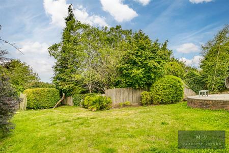 4 bedroom Detached house for sale in Hurst View Road, South Croydon