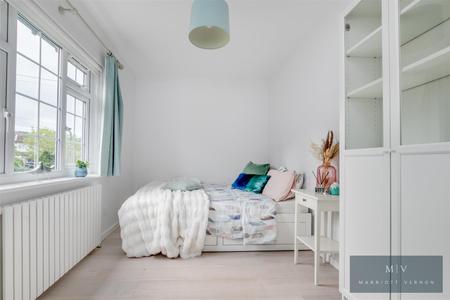4 bedroom Detached house for sale in Hurst View Road, South Croydon