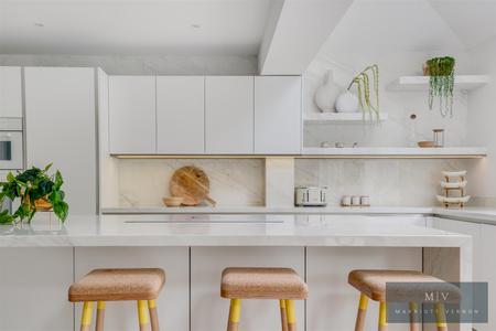 4 bedroom Detached house for sale in Hurst View Road, South Croydon