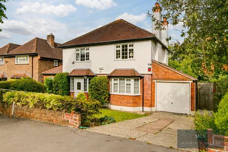 4 bedroom Detached house for sale in Hurst View Road, South Croydon