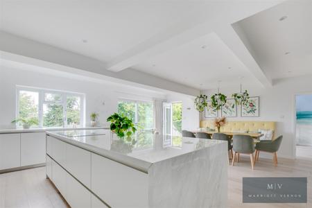4 bedroom Detached house for sale in Hurst View Road, South Croydon