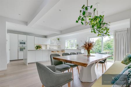 4 bedroom Detached house for sale in Hurst View Road, South Croydon