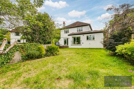 4 bedroom Detached house for sale in Hurst View Road, South Croydon