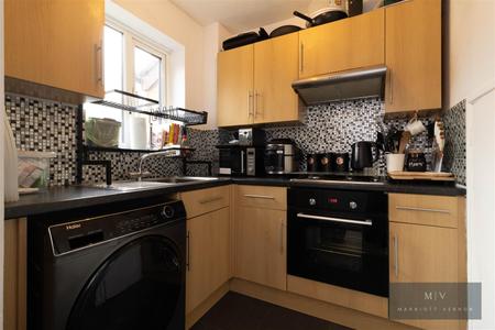 1 bedroom Terraced House for sale in Sandpiper Way, Orpington