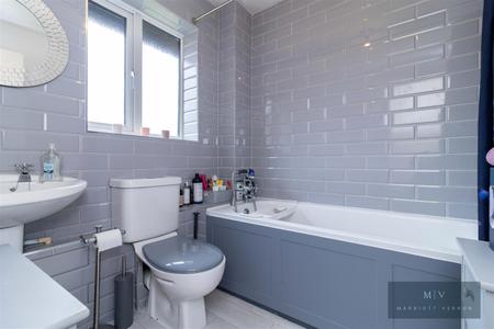 1 bedroom Terraced House for sale in Sandpiper Way, Orpington