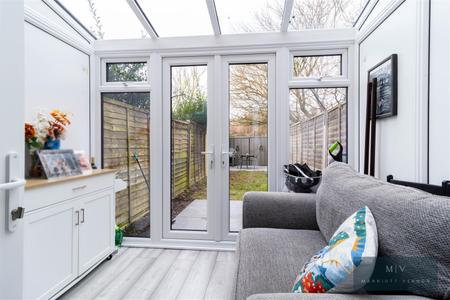 1 bedroom Terraced House for sale in Sandpiper Way, Orpington