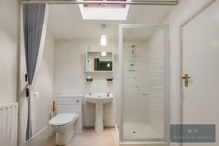 4 bedroom Bungalow for sale in Mountwood Close, South Croydon