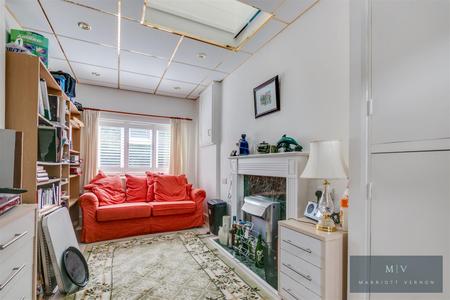 4 bedroom Bungalow for sale in Mountwood Close, South Croydon