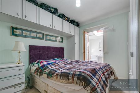 4 bedroom Bungalow for sale in Mountwood Close, South Croydon