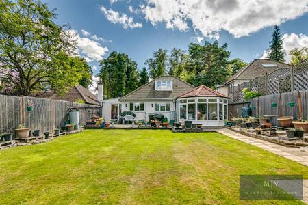 4 bedroom Bungalow for sale in Mountwood Close, South Croydon