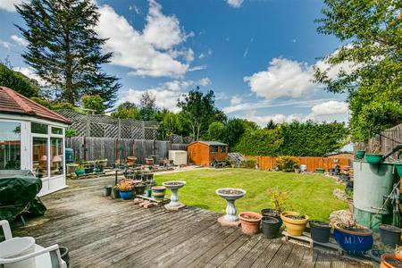 4 bedroom Bungalow for sale in Mountwood Close, South Croydon