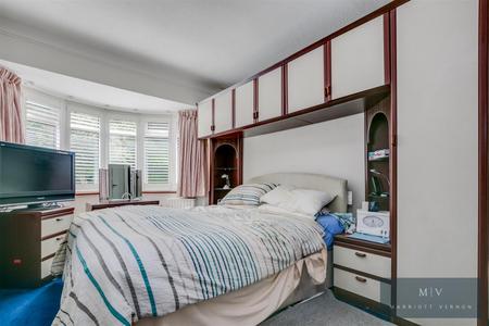 4 bedroom Bungalow for sale in Mountwood Close, South Croydon