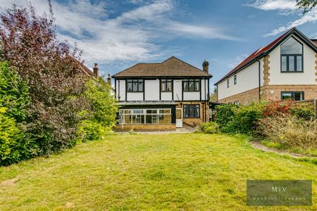 4 bedroom Detached house for sale in North Down, Sanderstead, CR2