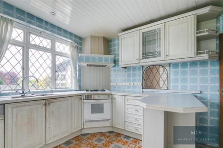 4 bedroom Detached house for sale in North Down, Sanderstead, CR2