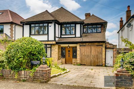 4 bedroom Detached house for sale in North Down, Sanderstead, CR2