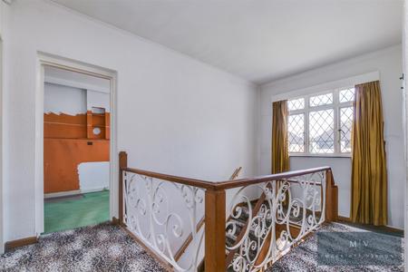 4 bedroom Detached house for sale in North Down, Sanderstead, CR2