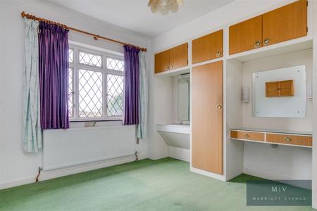 4 bedroom Detached house for sale in North Down, Sanderstead, CR2