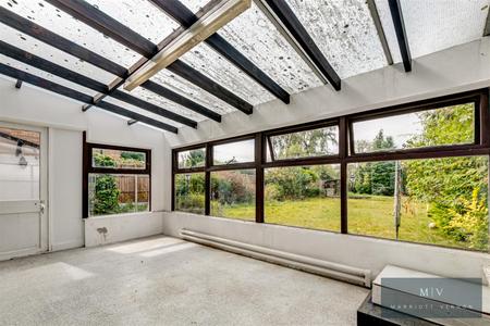 4 bedroom Detached house for sale in North Down, Sanderstead, CR2