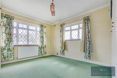 4 bedroom Detached house for sale in North Down, Sanderstead, CR2