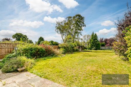 4 bedroom Detached house for sale in North Down, Sanderstead, CR2