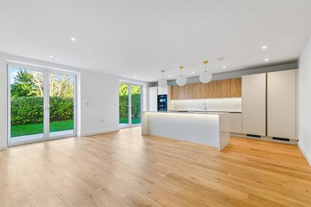 4 bedroom Detached house for sale in Harewood Road, South Croydon