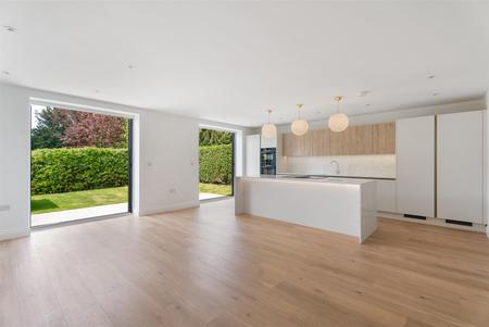 4 bedroom Detached house for sale in Harewood Road, South Croydon