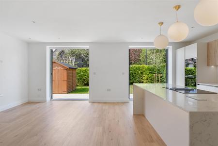 4 bedroom Detached house for sale in Harewood Road, South Croydon