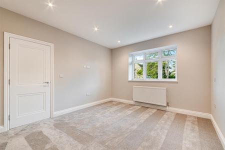 4 bedroom Detached house for sale in Harewood Road, South Croydon