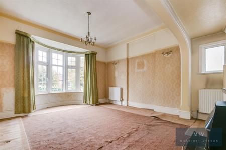 4 bedroom Semi-detached house for sale in Pollards Hill North, London