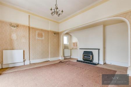 4 bedroom Semi-detached house for sale in Pollards Hill North, London