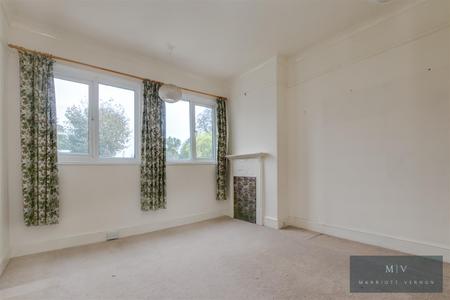 4 bedroom Semi-detached house for sale in Pollards Hill North, London